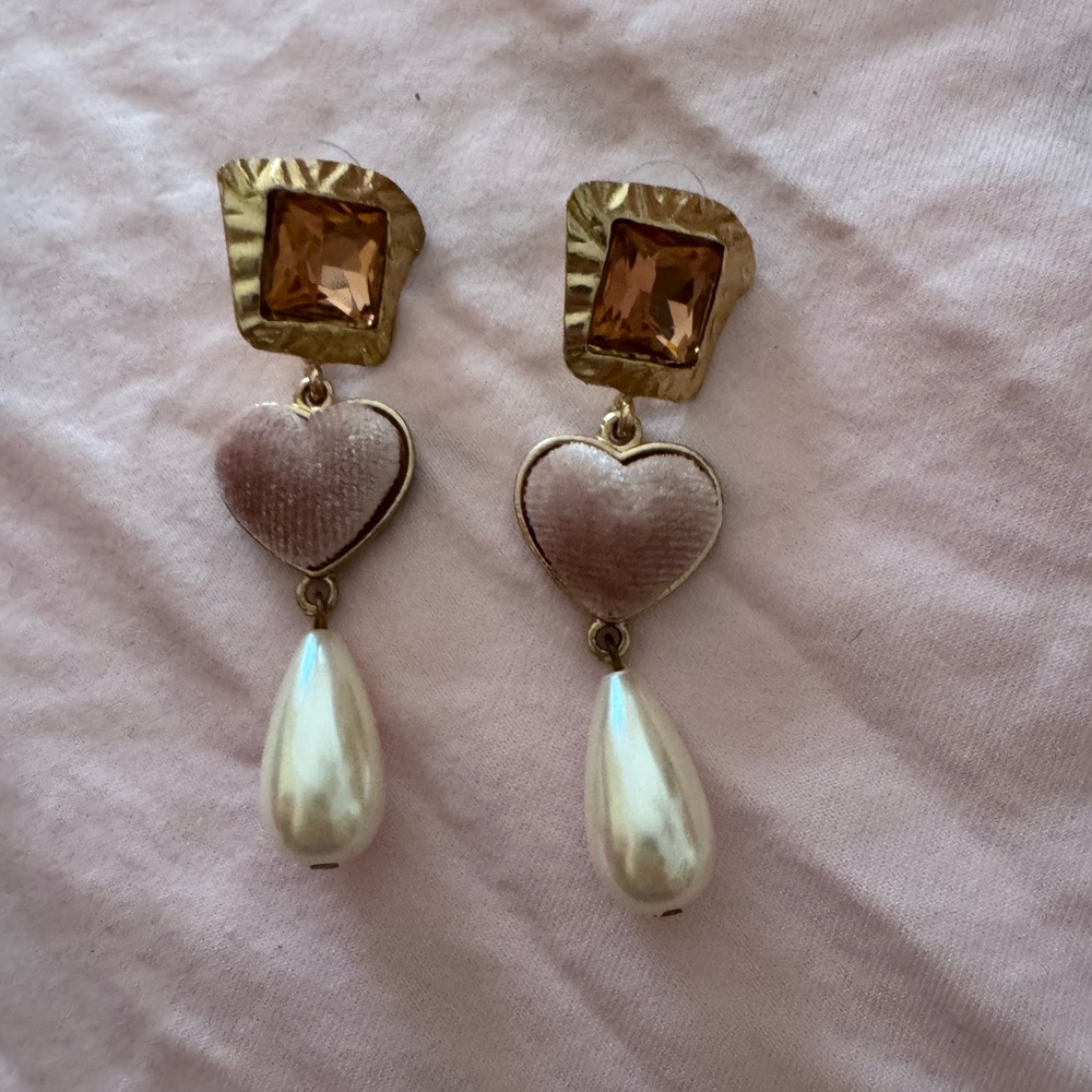 Heart and pearl vintage earrings